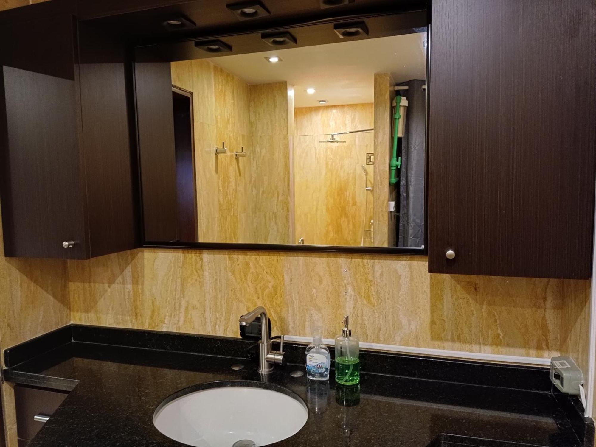Moderno Y Equipado Apto Ejecutivo Con Piscina * Caracas